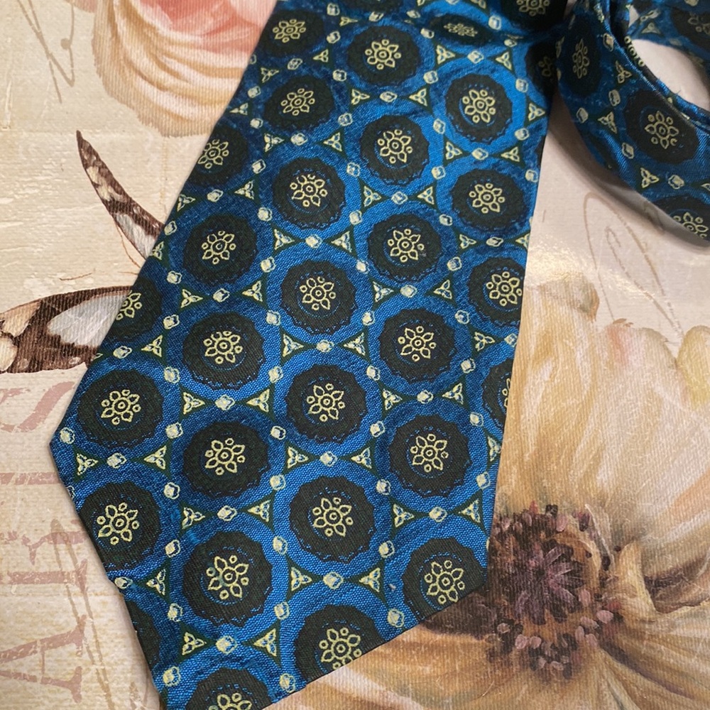 Vintage 100% Thai Silk Made in Thailand tie 4” x 54”